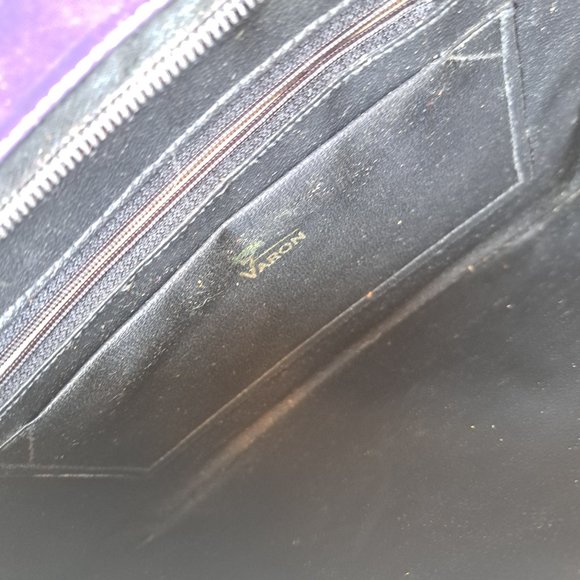 Vintage Varon purplish snake skin clutch in really nice condition. - Picture 3 of 5